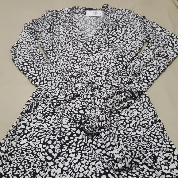 Banana Republic Fit and Flare Wrap Dress NWT👗 - Picture 3 of 3